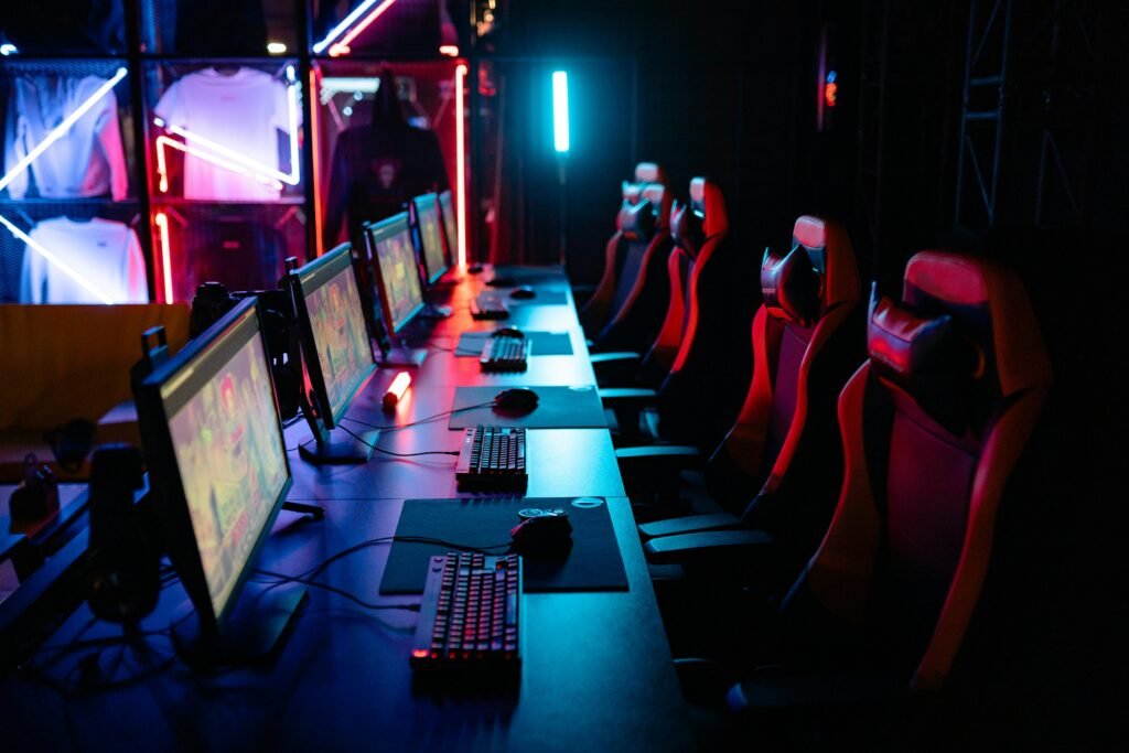 pexels-photo-9072394-9072394 High-tech gaming setup with PCs, RGB lighting, and gaming chairs in a gaming house.